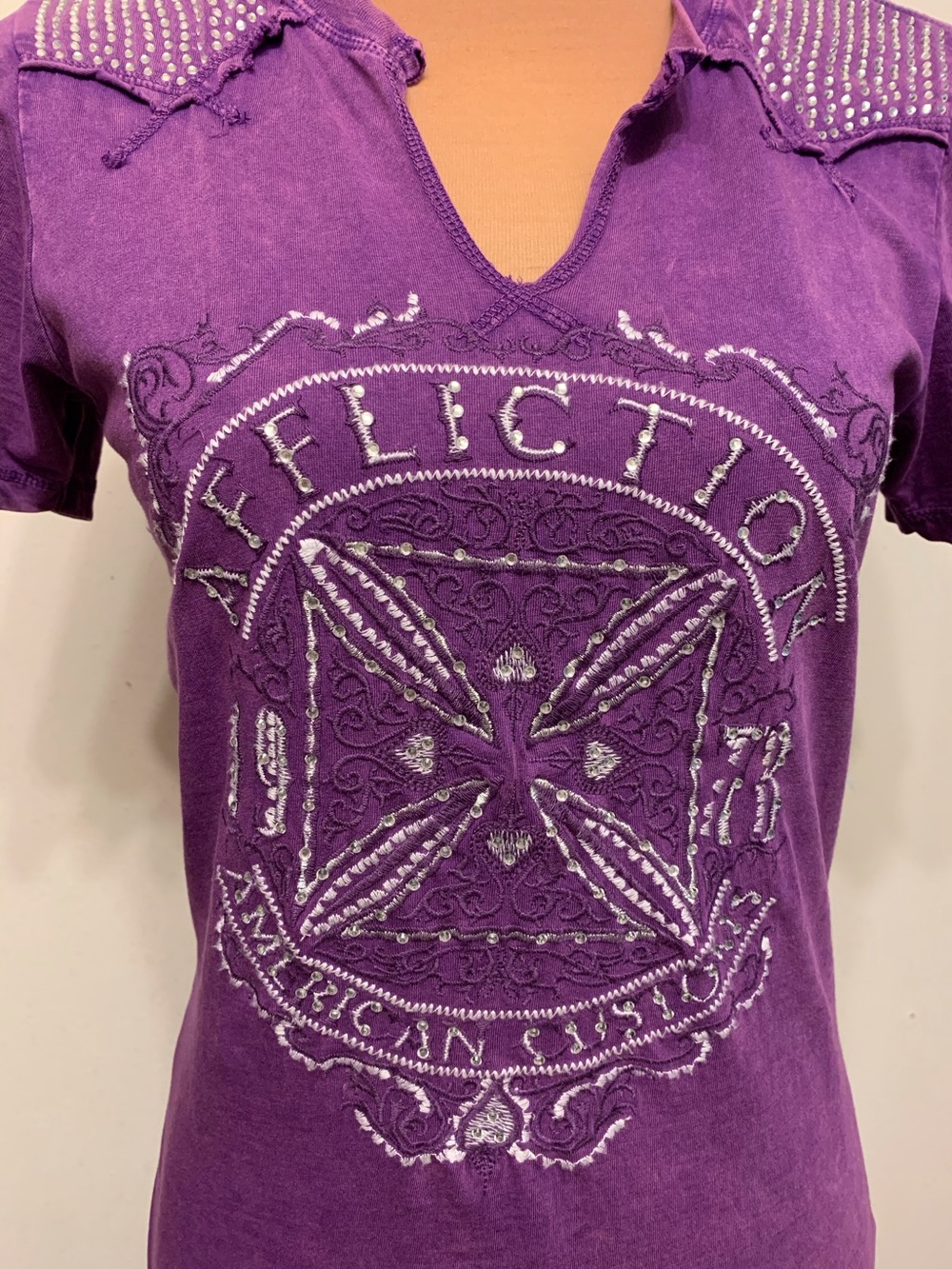 Affliction Purple tee with Rhinestones - Picture 5 of 6